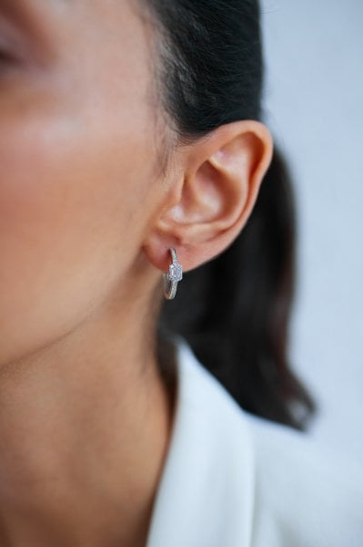 Altın Tam Tur Taşlı Baget Küpe