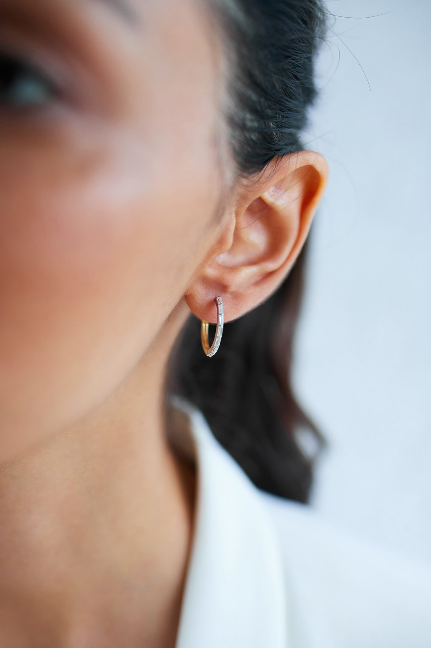 Altın Baget Taşlı Küpe