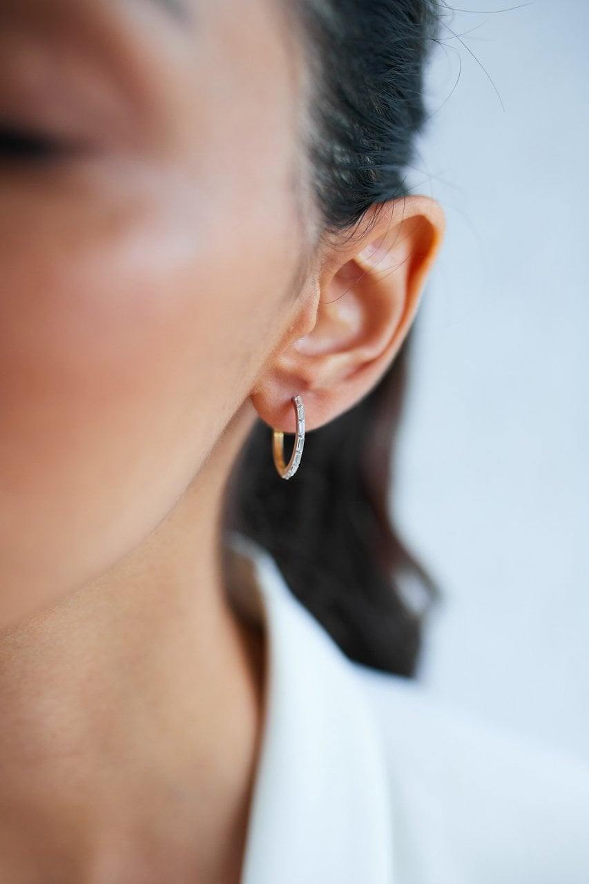 Altın Baget Taşlı Küpe