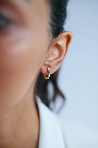 ALTIN YILDIZ FİGÜRLÜ HALKA KÜPE