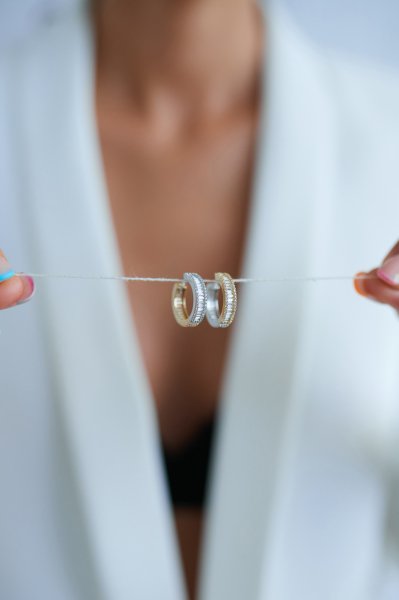 Altın Sıralı Taşlı Küpe