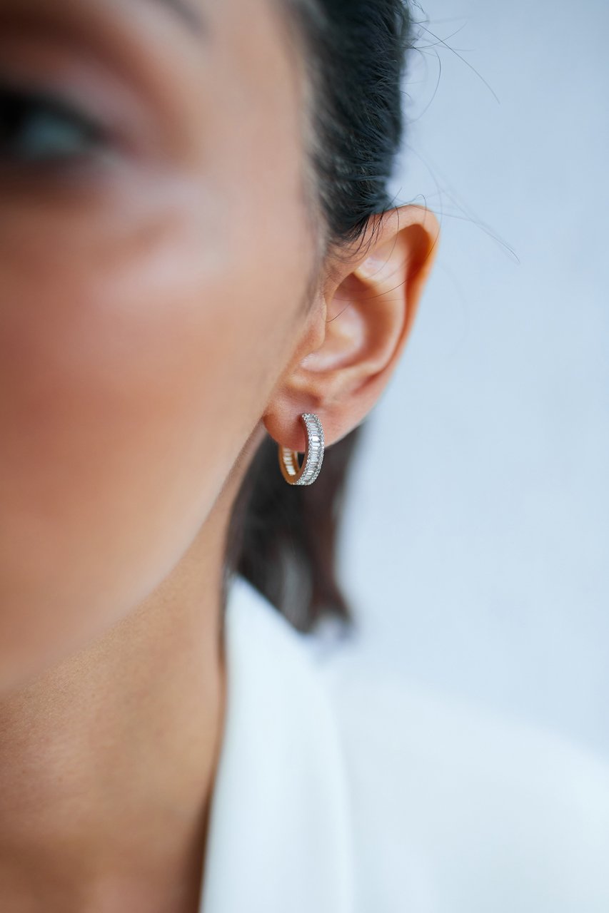 Altın Sıralı Taşlı Küpe