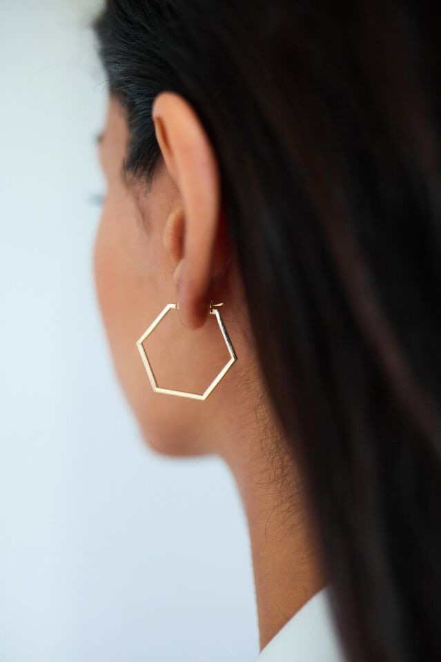 Altın Beşgen Formlu Küpe