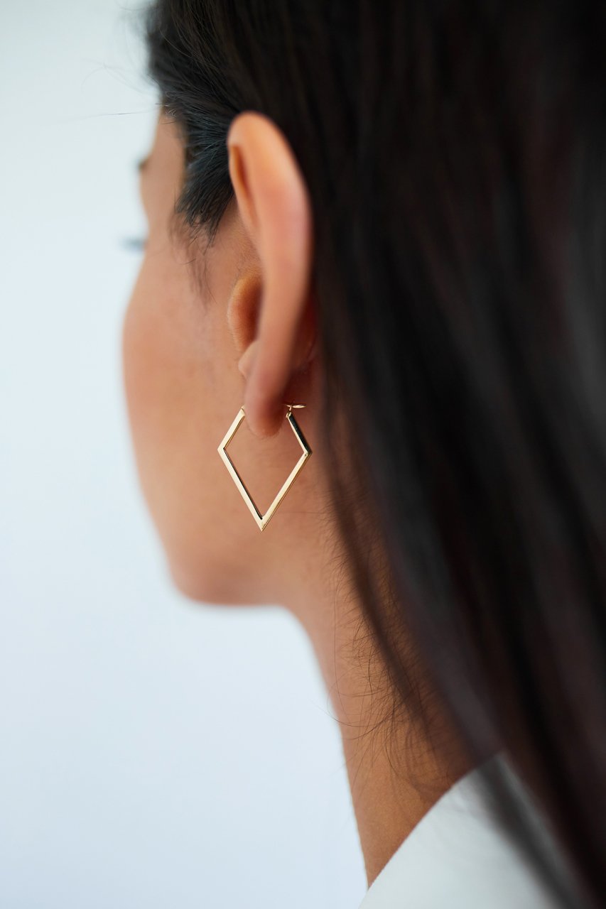 Altın Dikdörtgen Formlu Küpe