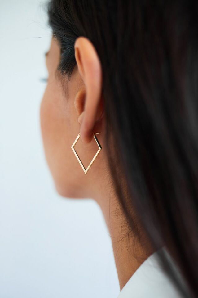 Altın Dikdörtgen Formlu Küpe