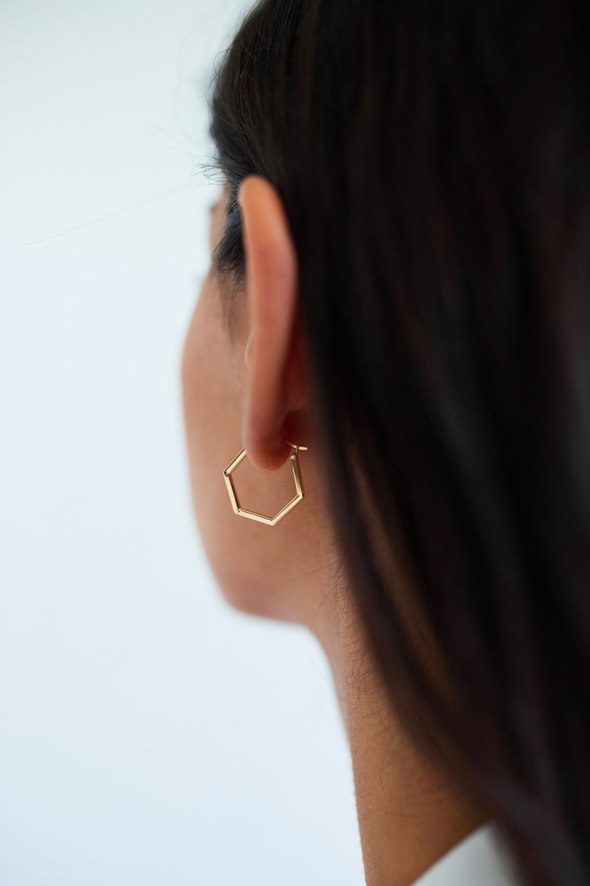 ALTIN MİNİ BEŞGEN FORMLU KÜPE