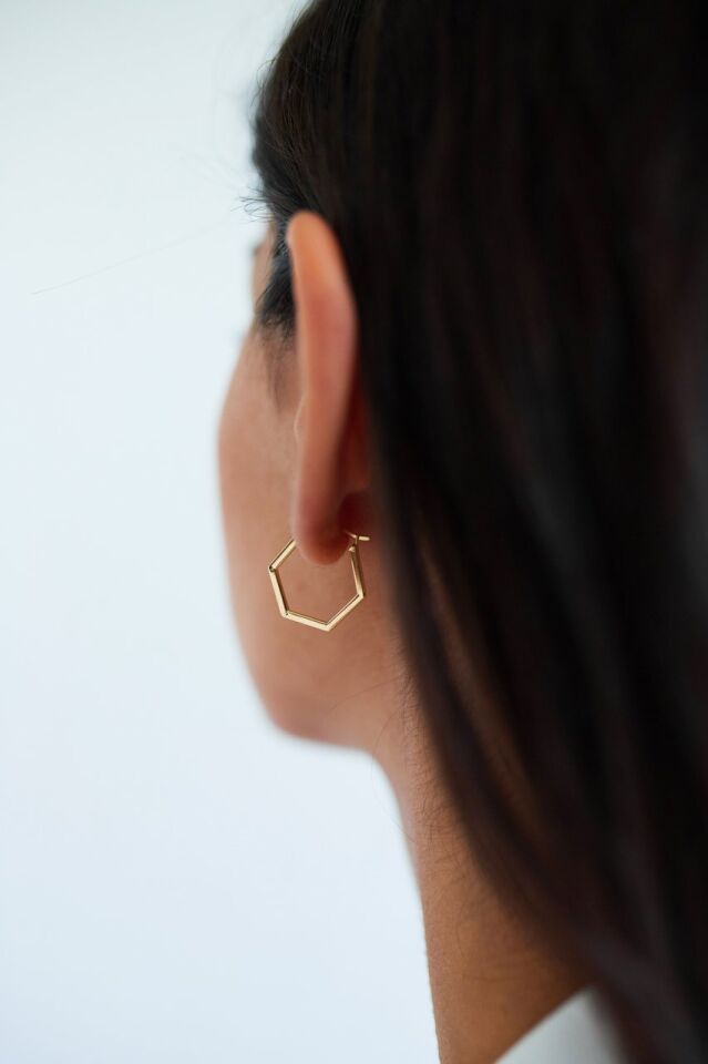 ALTIN MİNİ BEŞGEN FORMLU KÜPE