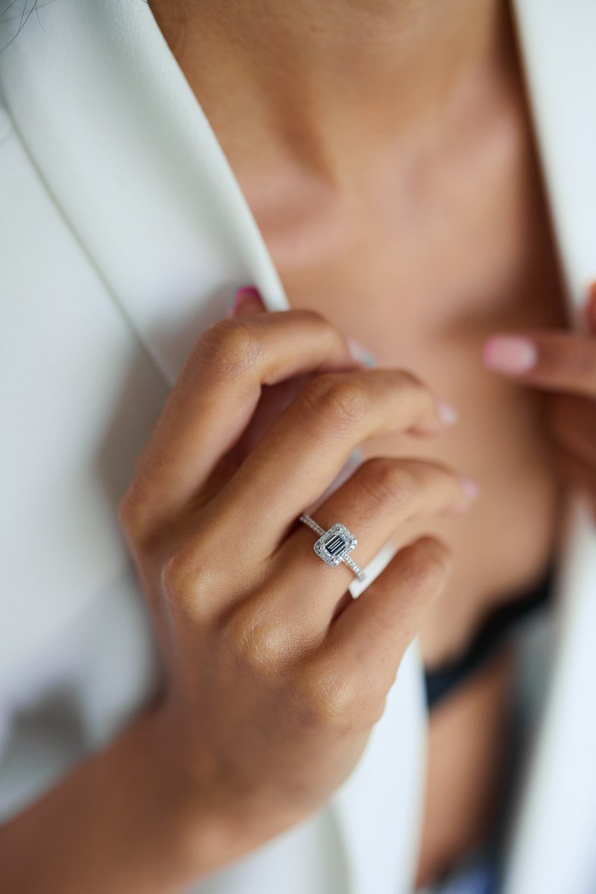 ALTIN KENARI TAŞLI BAGET YÜZÜK