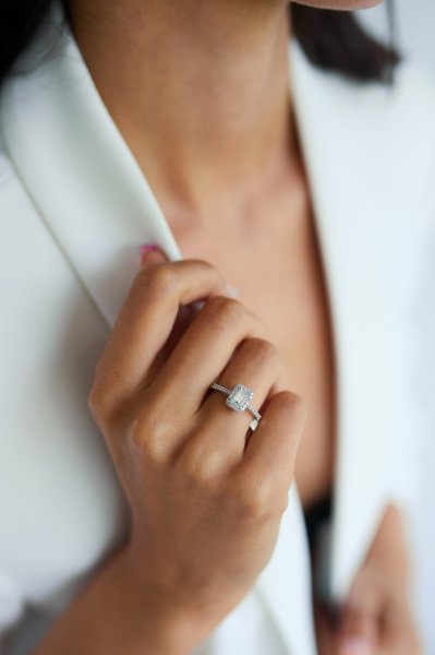 ALTIN KENARI TAŞLI BAGET YÜZÜK