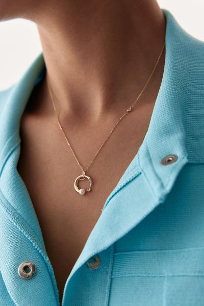 ALTIN CRESCENT MOON KOLYE