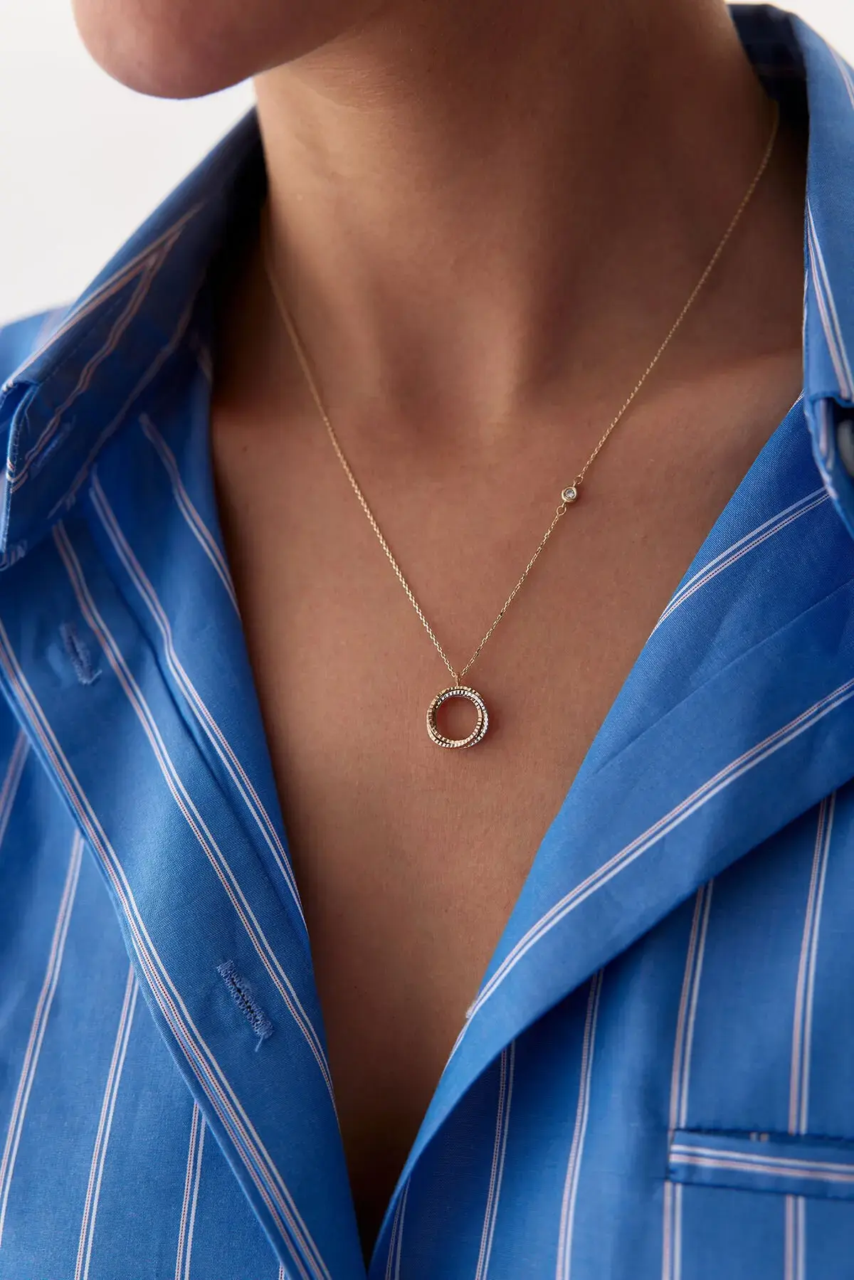 Altın Tasarım Daire Kolye