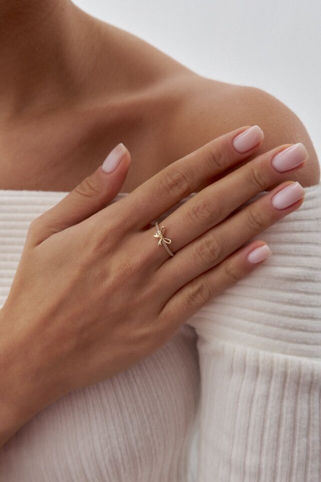 Altın Taşlı Fiyonk Yüzük