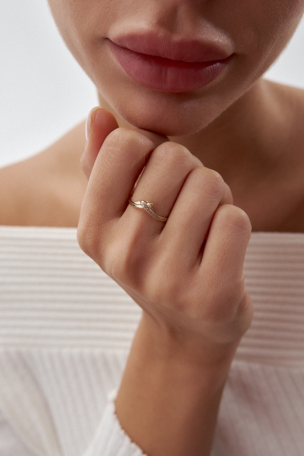 Altın Yarı Taşlı Minimal Yüzük