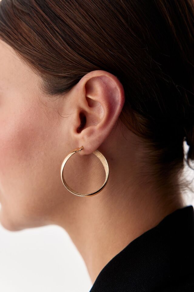 Altın Elips Formlu Halka Küpe