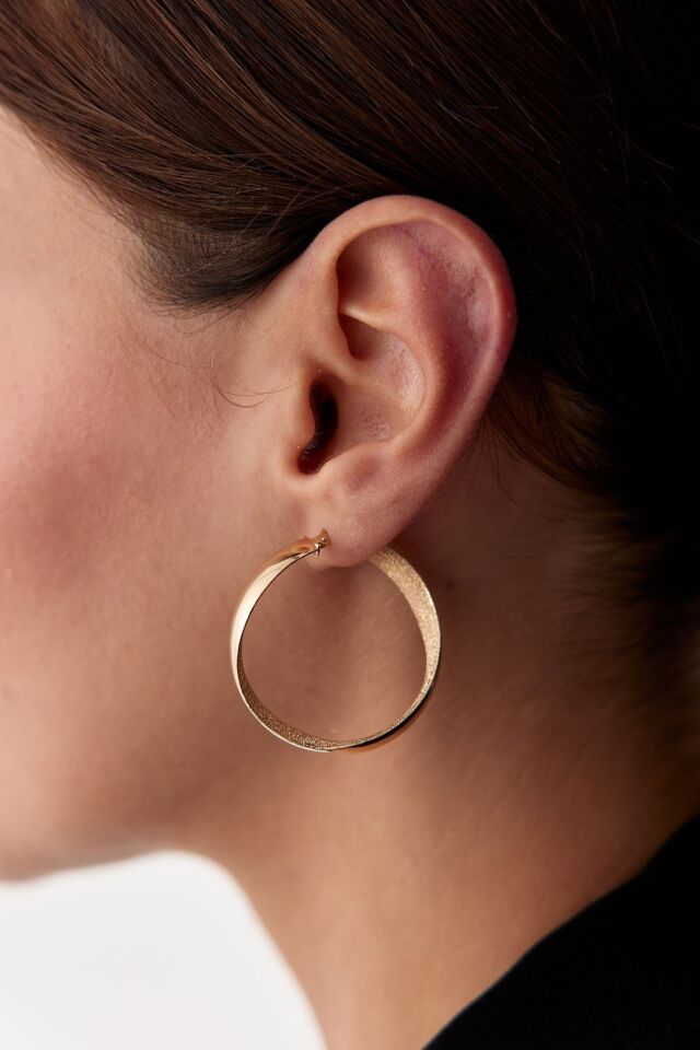 Altın Elips Formlu Halka Küpe