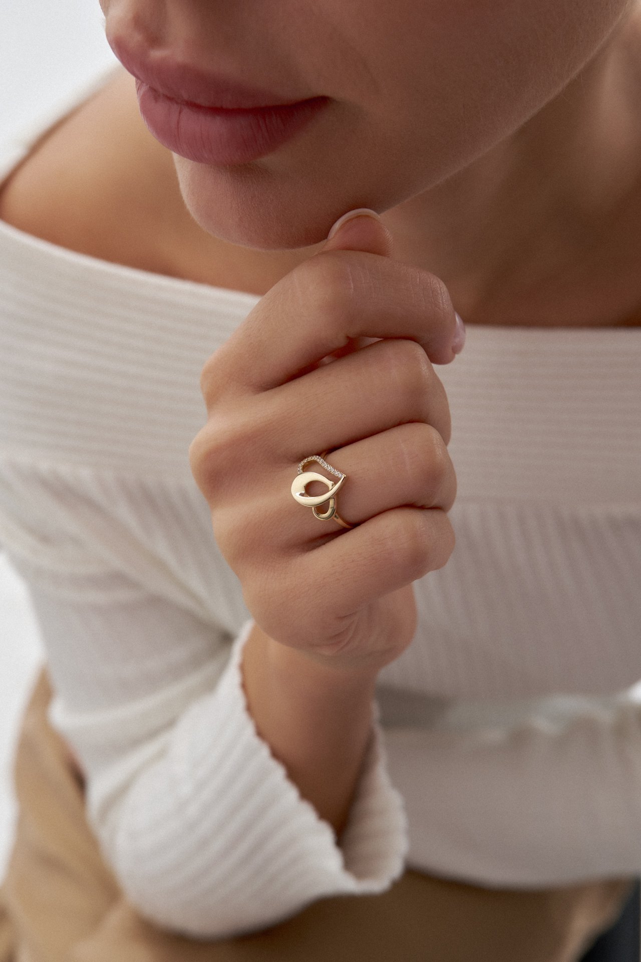 Altın Taşlı Kalp Formlu Yüzük