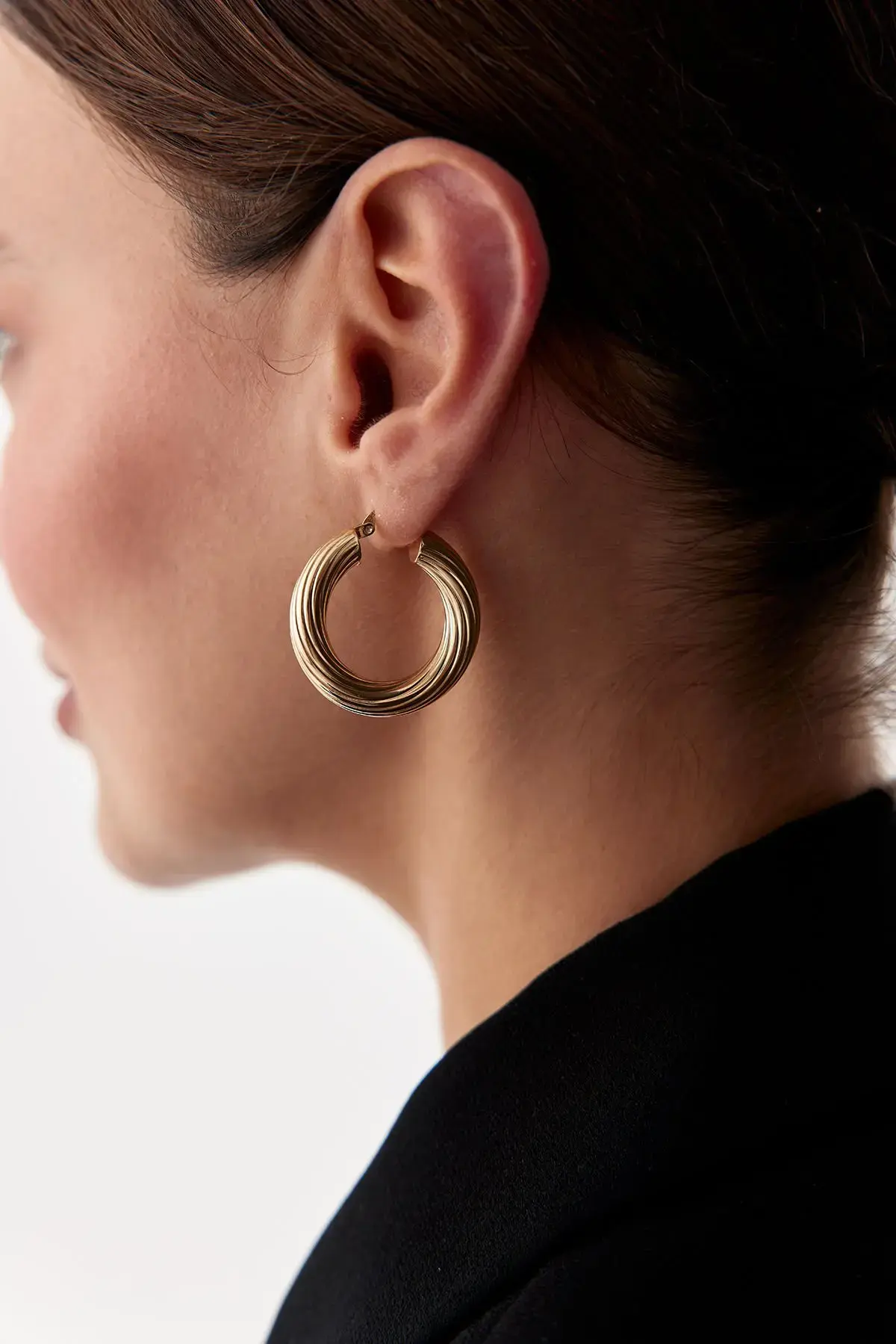 Altın Şerit Detaylı Halka Küpe