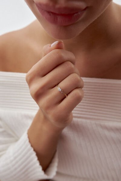 Altın Minimal Tektaş Yüzük