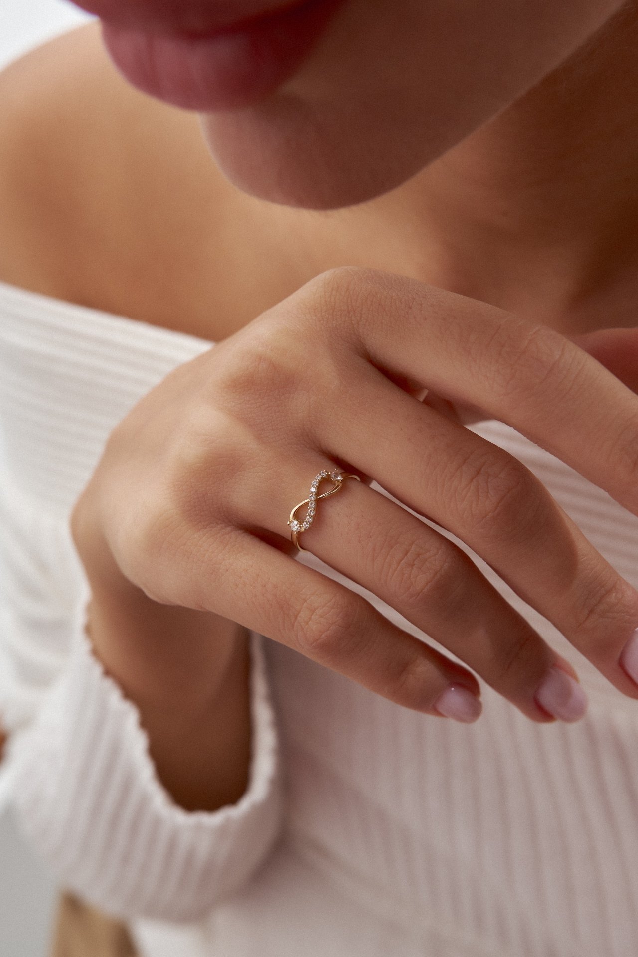 Altın Taşlı Sonsuzluk Yüzük