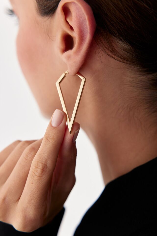 Altın İnce Form Sallantılı Küpe