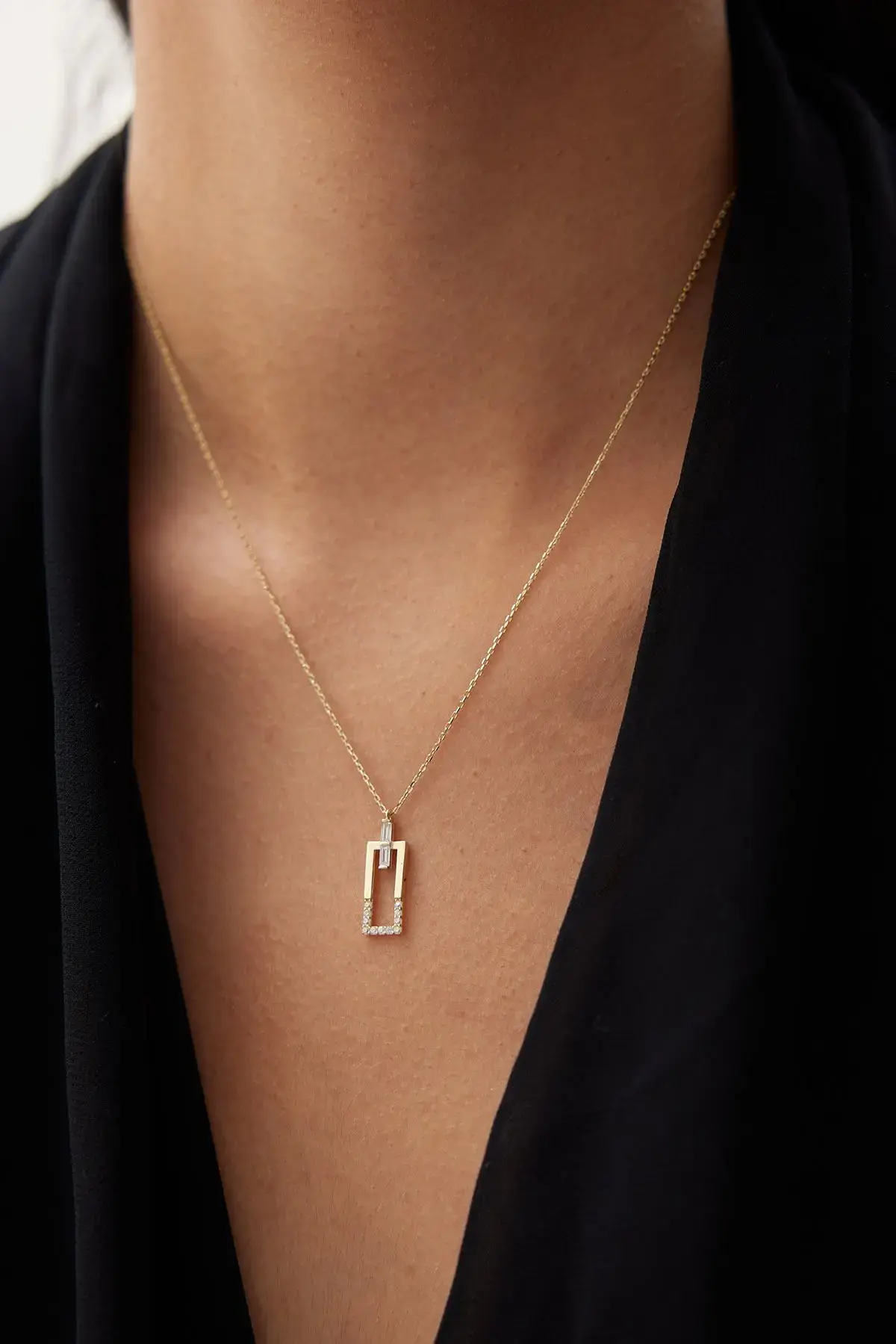 ALTIN BAGET TAŞLI GEOMETRİK KOLYE