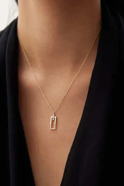 ALTIN BAGET TAŞLI GEOMETRİK KOLYE