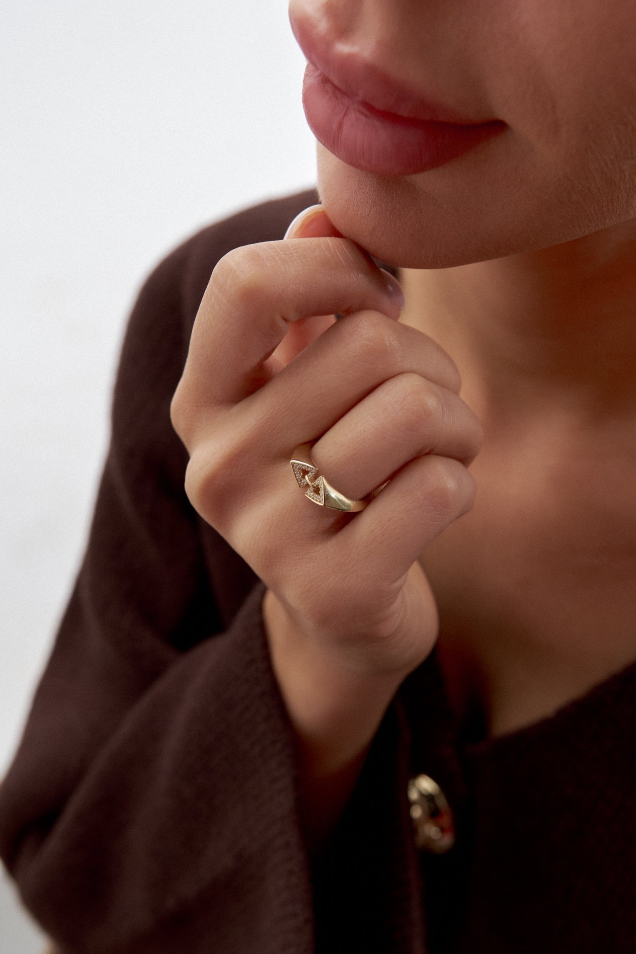 Altın Geometrik Üçgen Yüzük