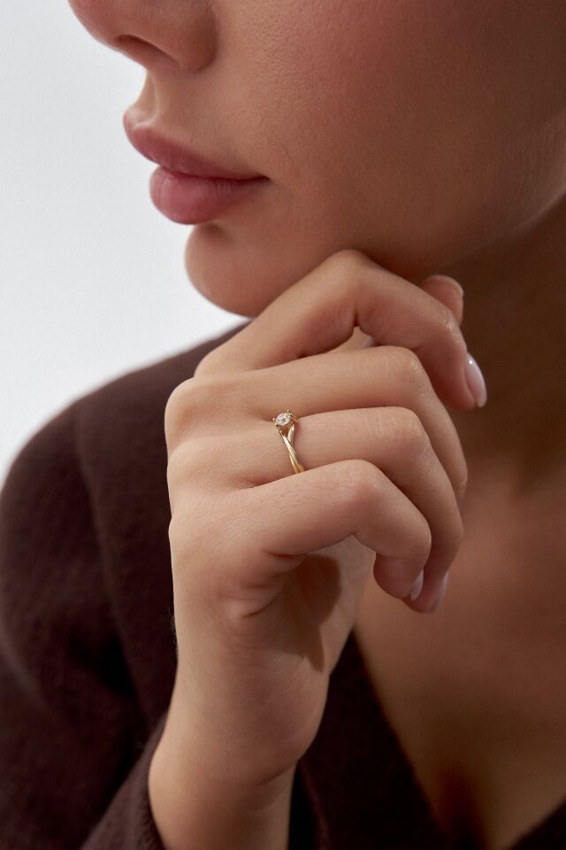 Altın Örgü Detaylı Tektaş Yüzük