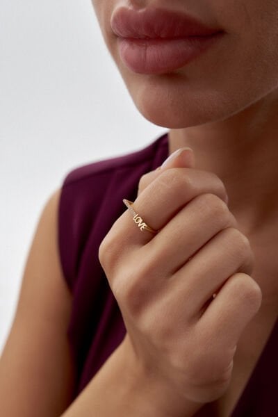 Altın Mini Taşlı Love Yüzük