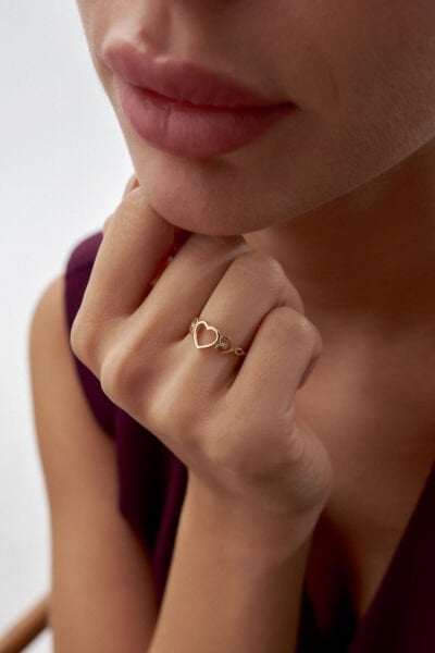 Altın İçi Boş Kalp Detaylı Yüzük