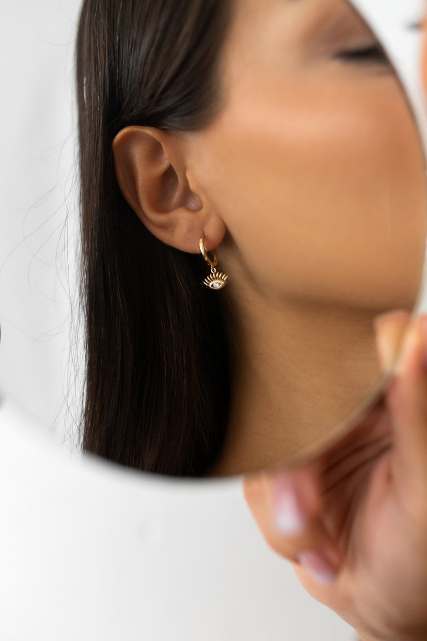 Altın Sallantılı Göz Küpe