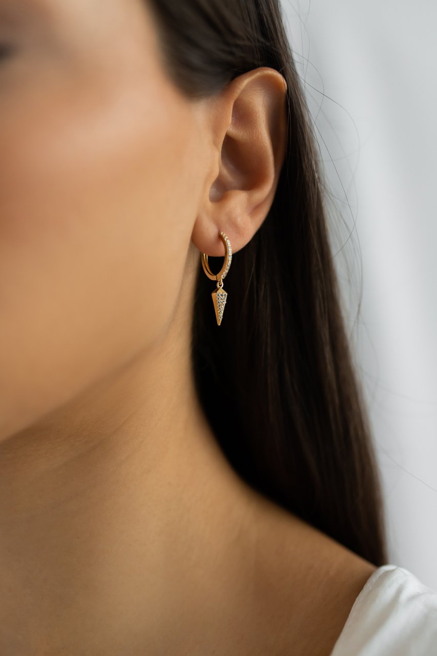 Altın Taşlı Tasarım Küpe