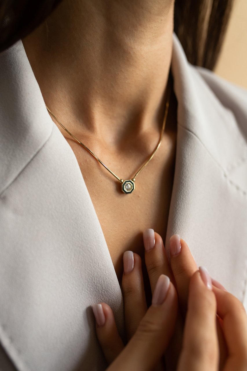 Alltın Siyah Mineli Boyunluk