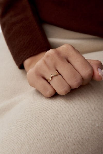 Altın Taşsız Taç Figürlü Yüzük