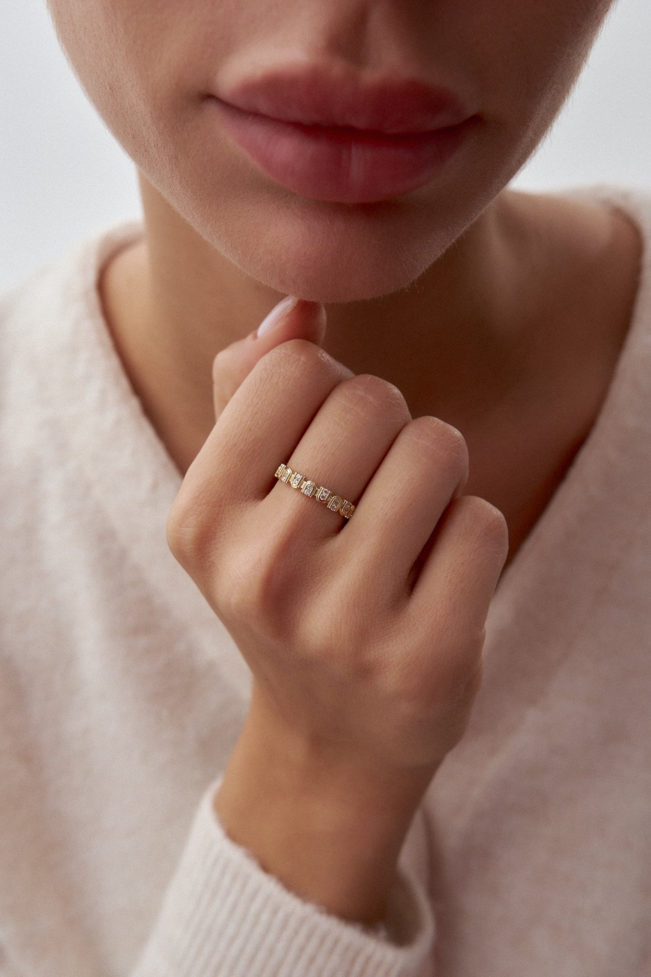 Altın Sıra Taşlı Yüzük