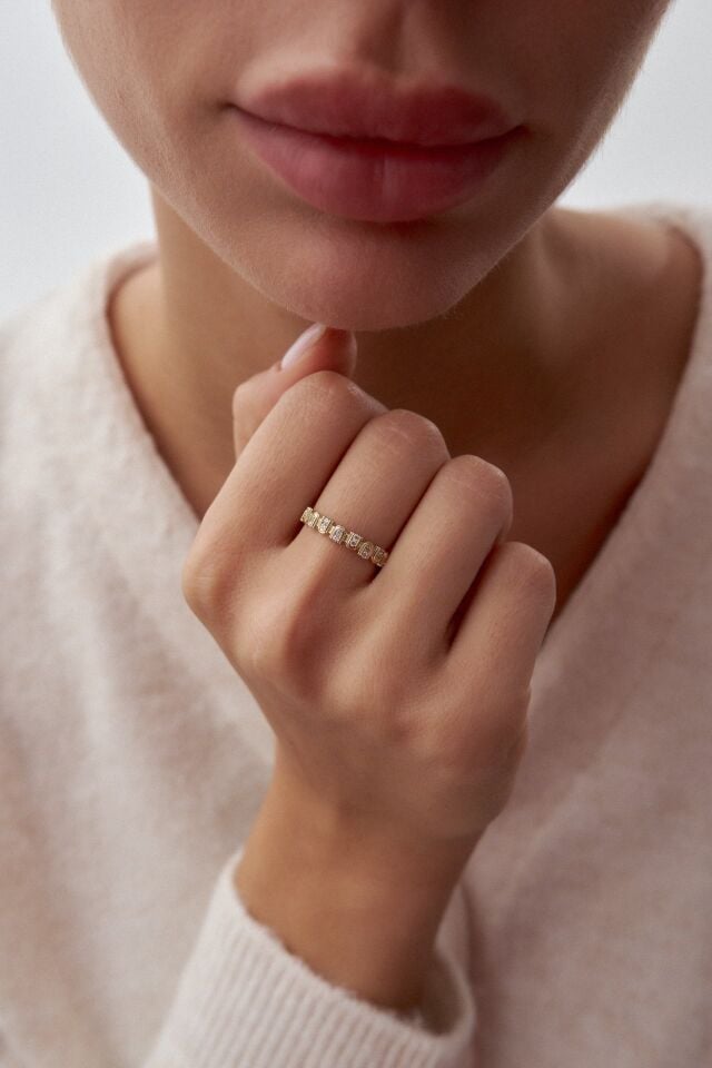 Altın Sıra Taşlı Yüzük