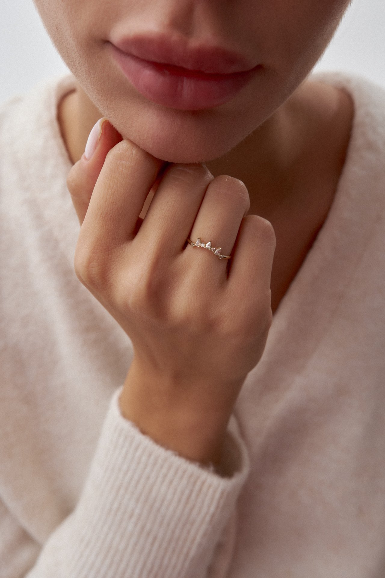 Altın Taç Formlu Taşlı  Yüzük