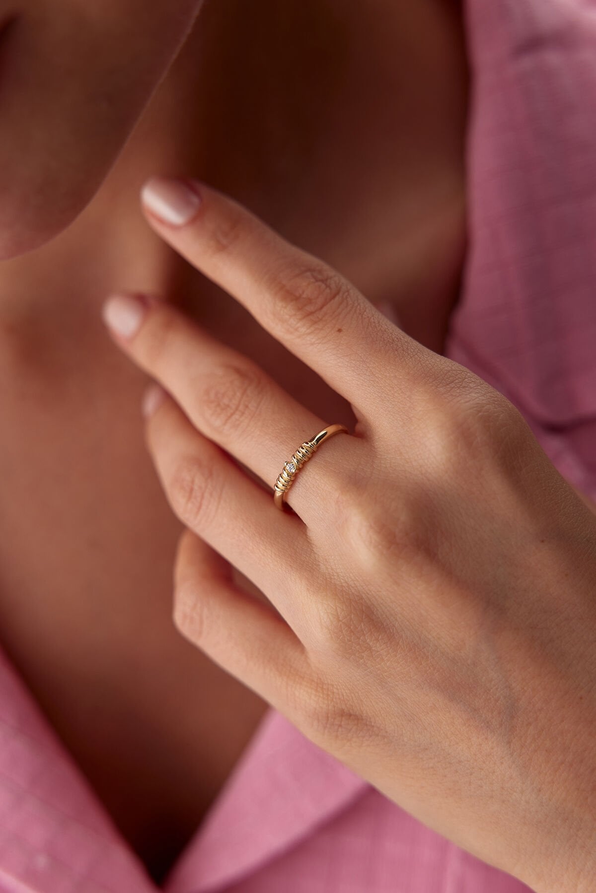 Altın Taşlı Wave Yüzük