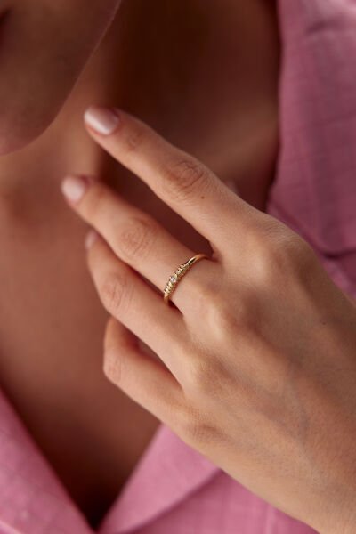 Altın Taşlı Wave Yüzük