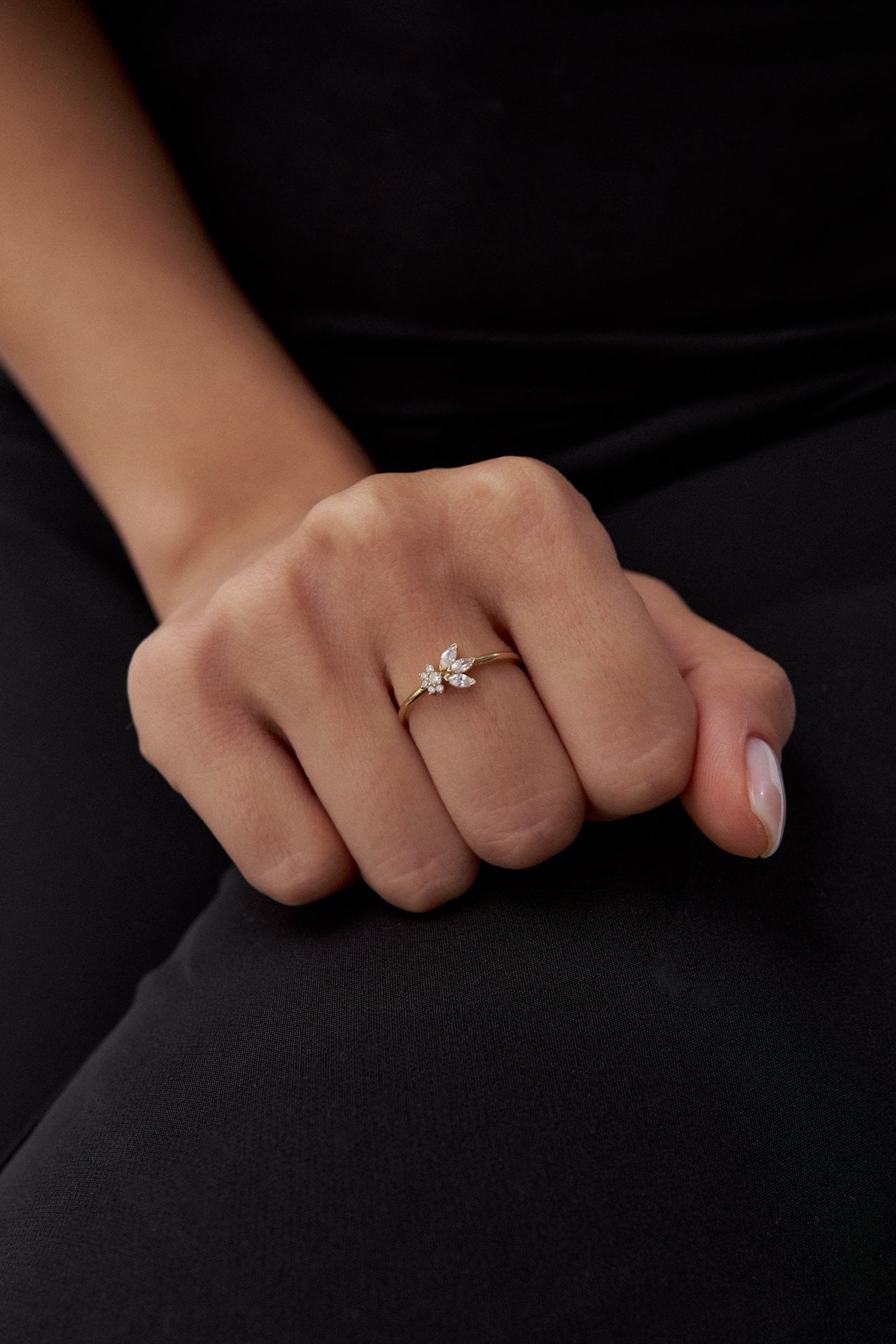 Altın Yaprak Detaylı Taç Yüzük