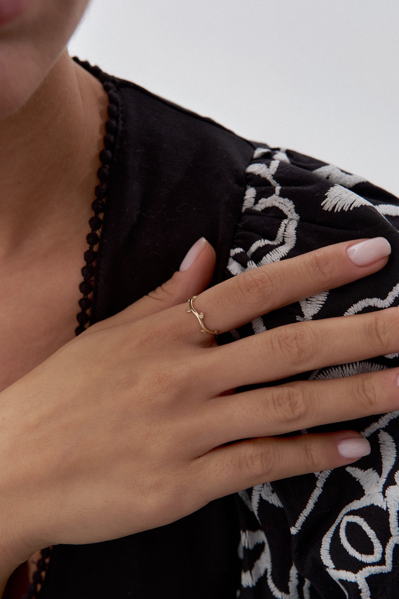 Altın Taşlı Yaprak Formlu Yüzük