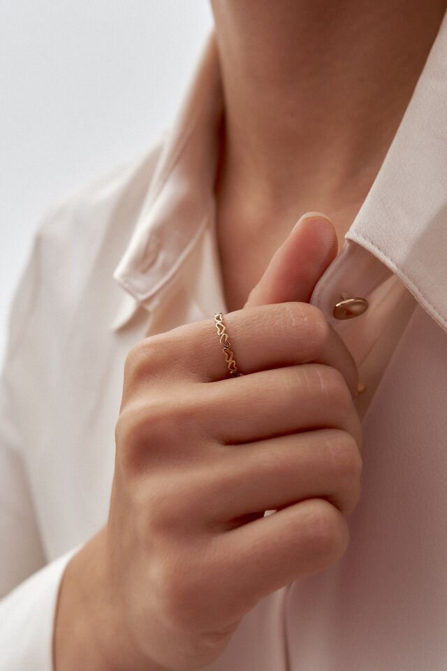 Altın Sıralı Kalpli Yüzük