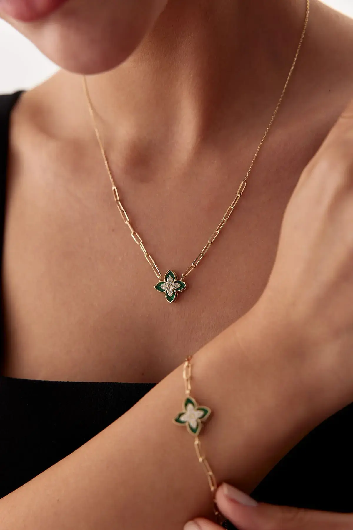 ALTIN YEŞİL TAŞLI YONCA KOLYE