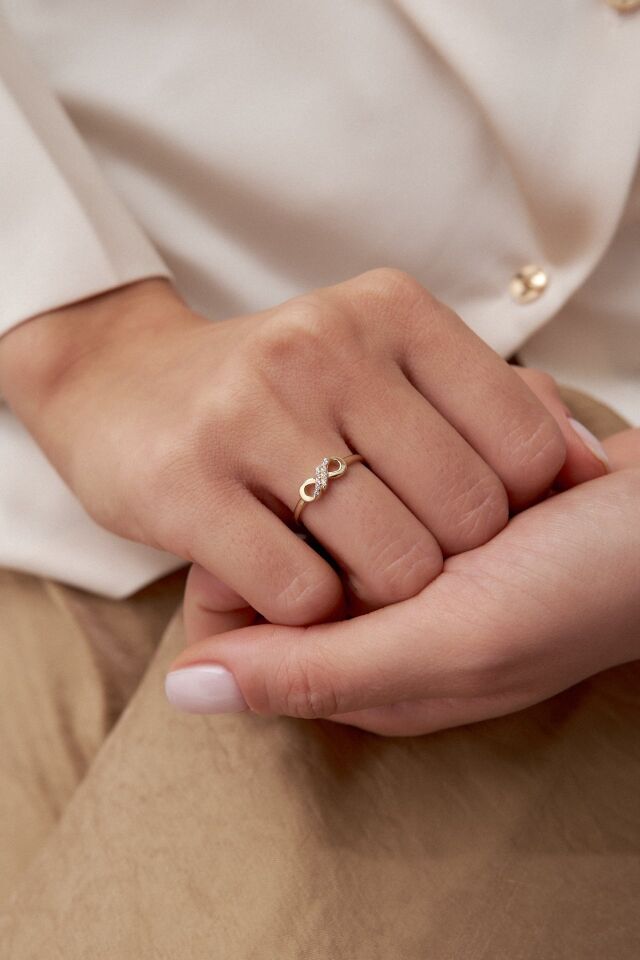 Altın Taşlı Sonsuzluk Yüzük