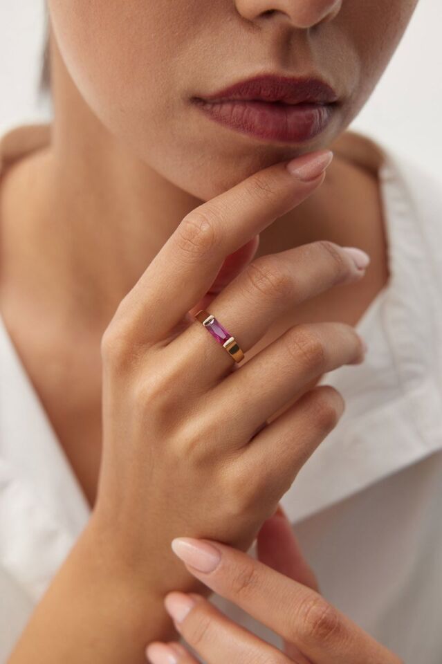 ALTIN RENKLİ TAŞLI YÜZÜK