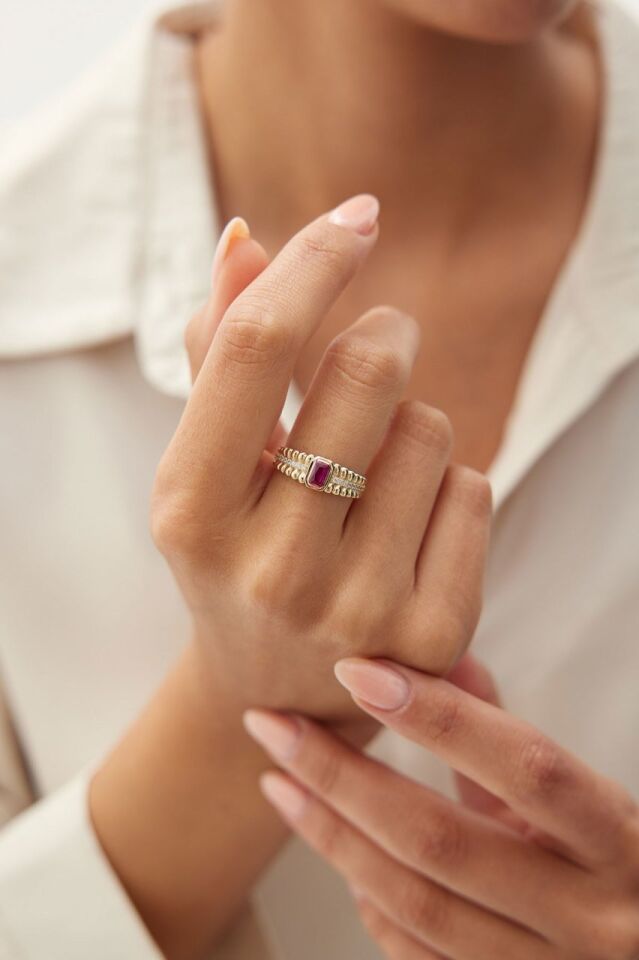 ALTIN SIRA TAŞLI RENKLİ TAŞLI YÜZÜK