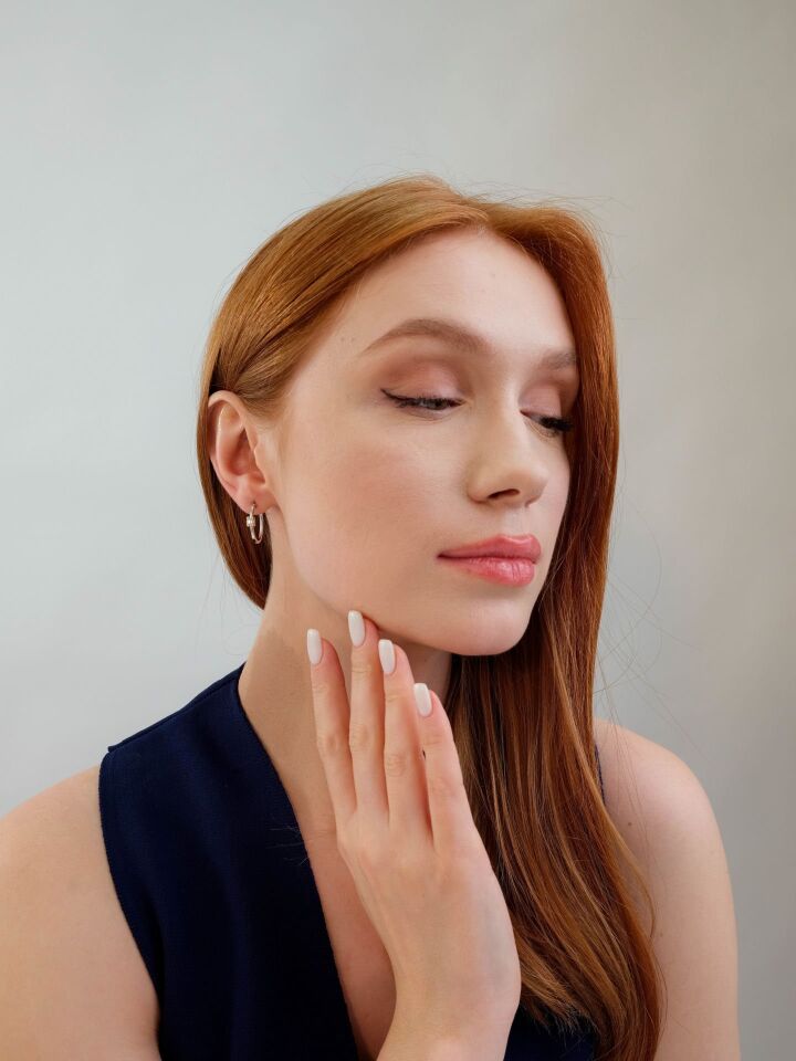 Altın Beyaz Mini Baget Küpe