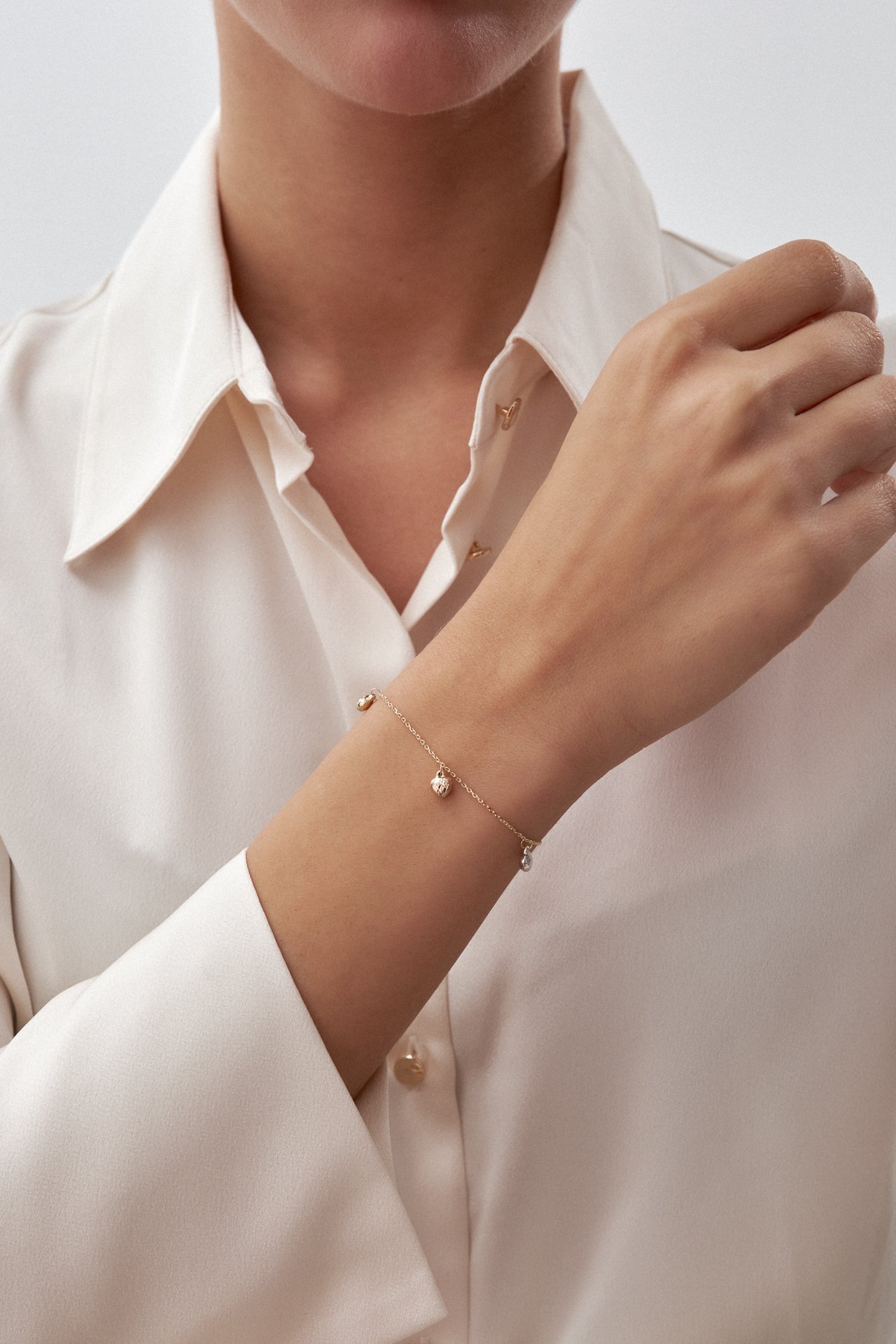 Altın Mini Kalp Sallantılı Bilieklik