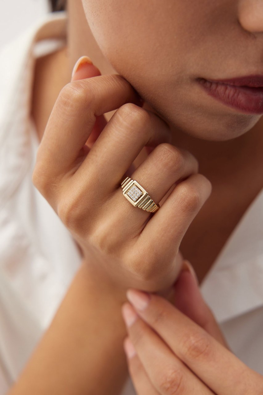 Altın Kare Form Baget Yüzük