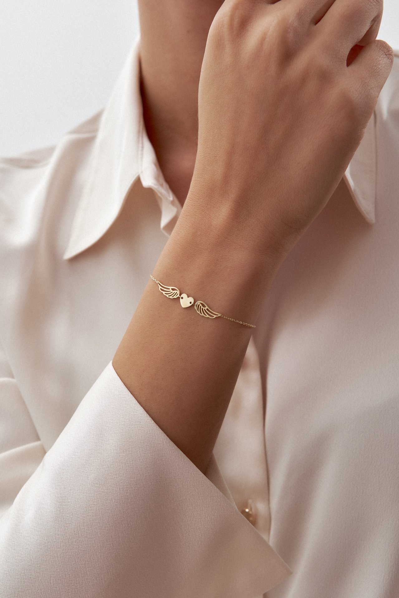 Altın Kanatlı Kalp Bileklik